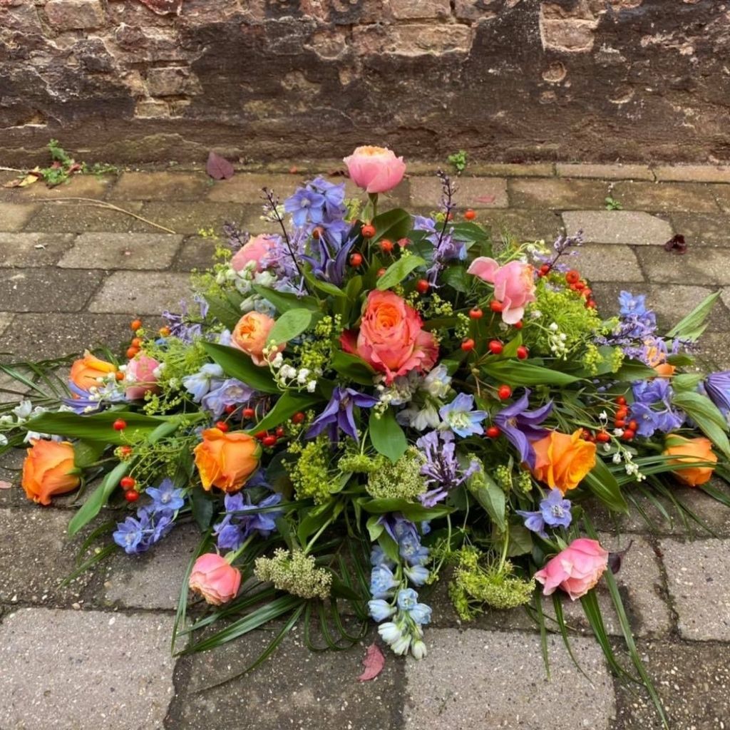 Båredekoration - Frk. Mollies Blomsterværksted