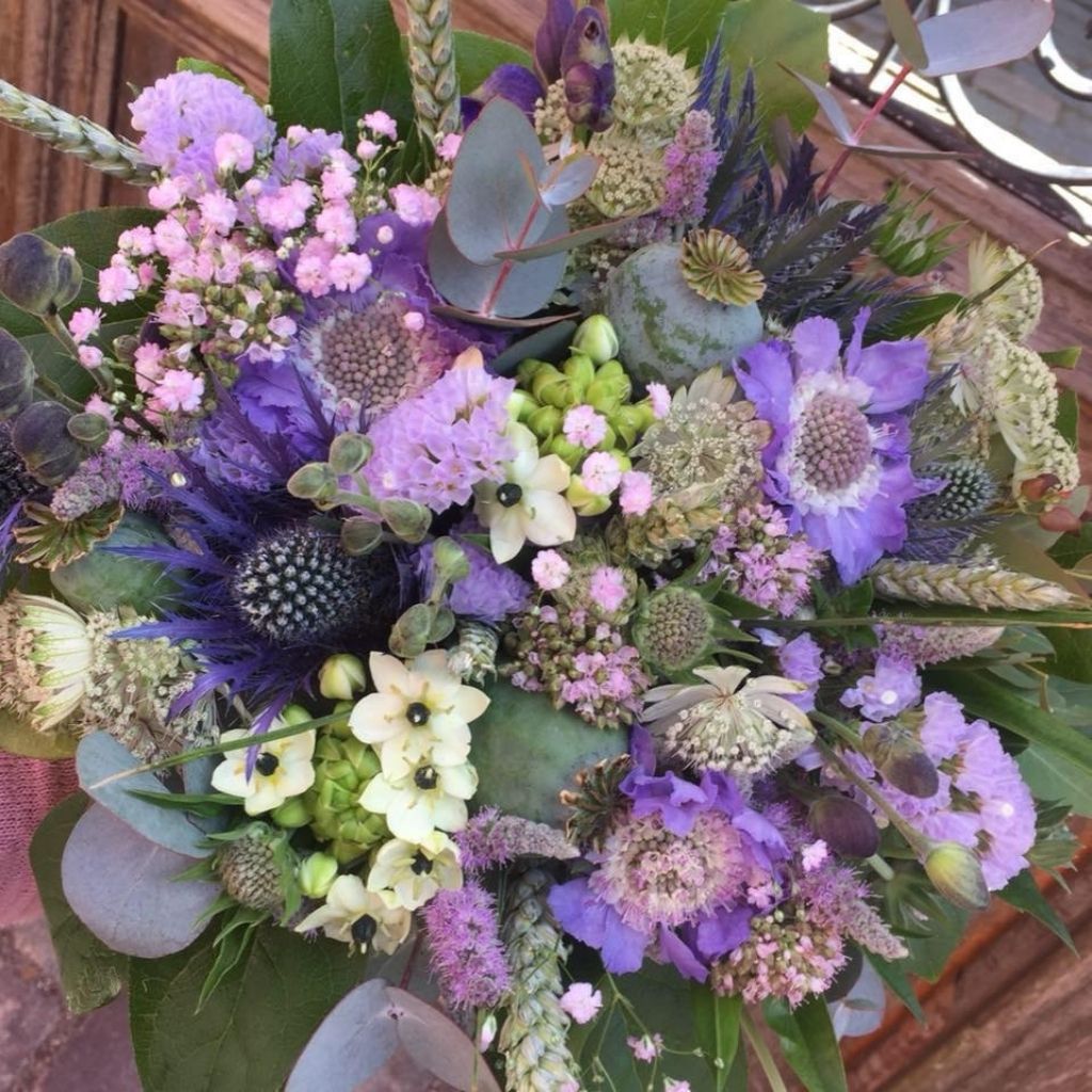 Lav Tæt Buket - Frk. Mollies Blomsterværksted