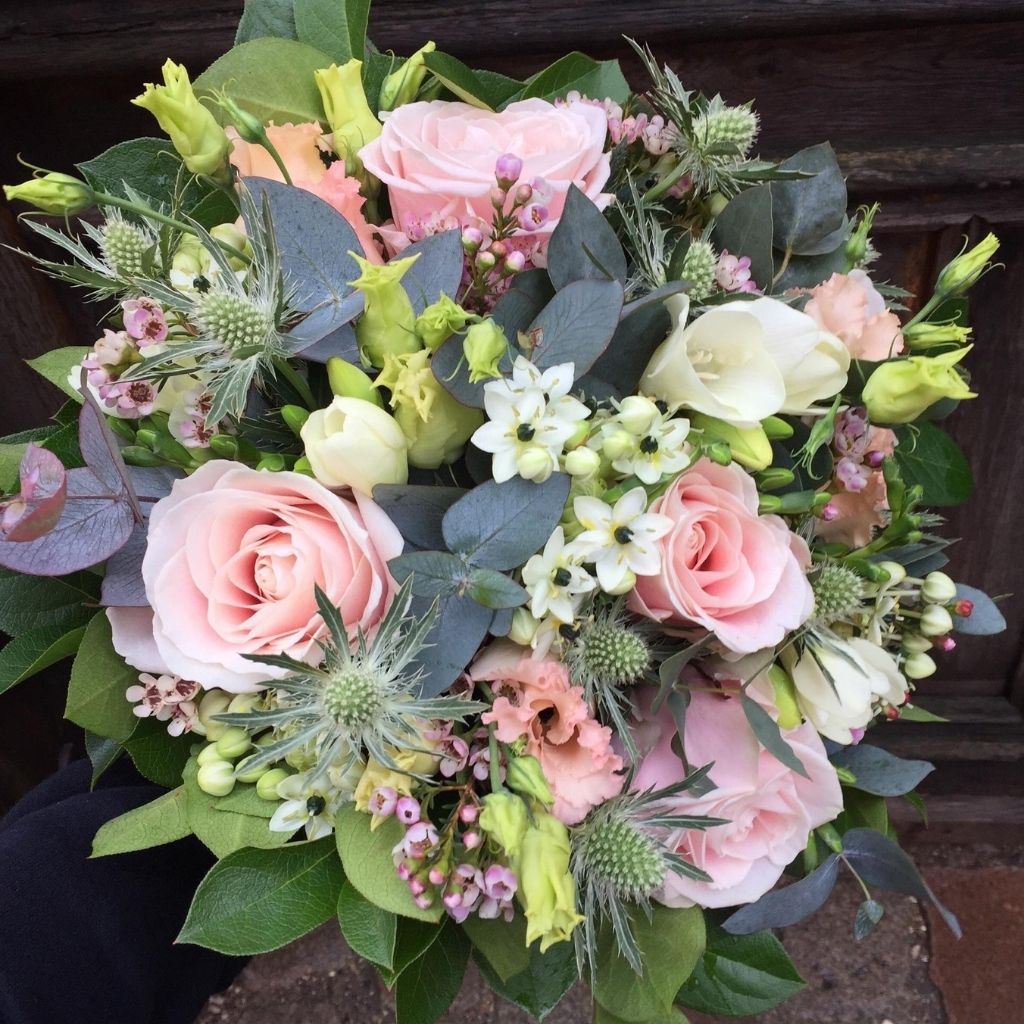 Lav Tæt Buket - Frk. Mollies Blomsterværksted