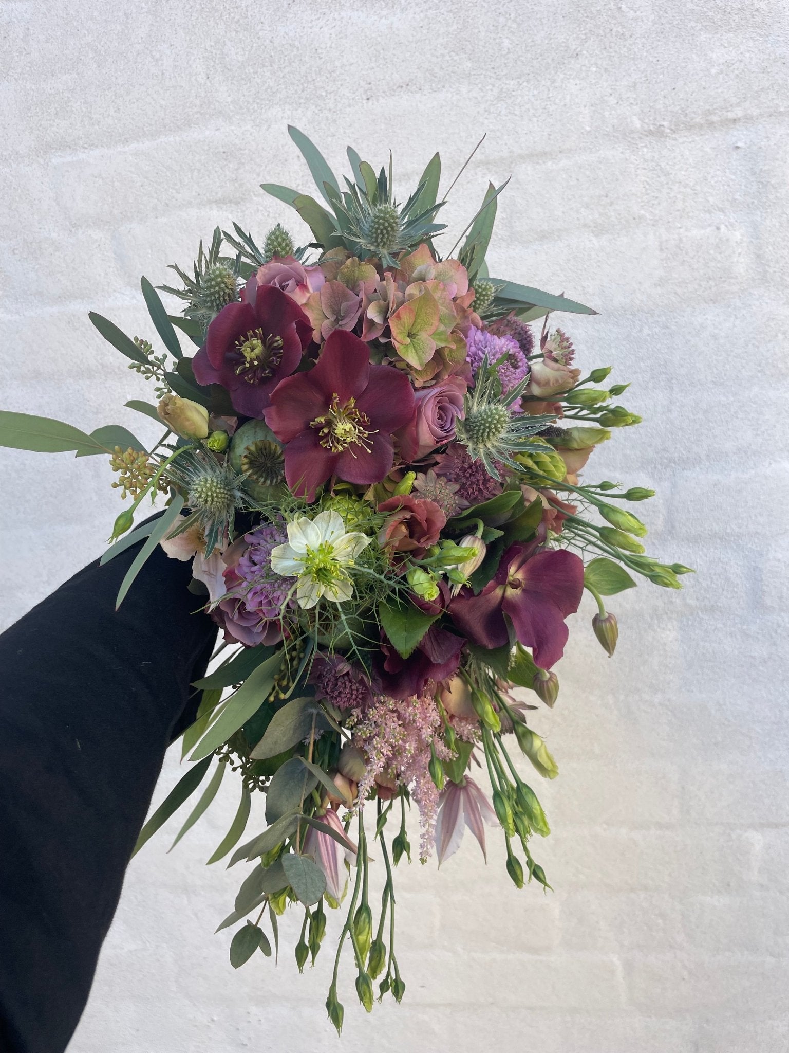 Brudebuket med fald - Frk. Mollies Blomsterværksted