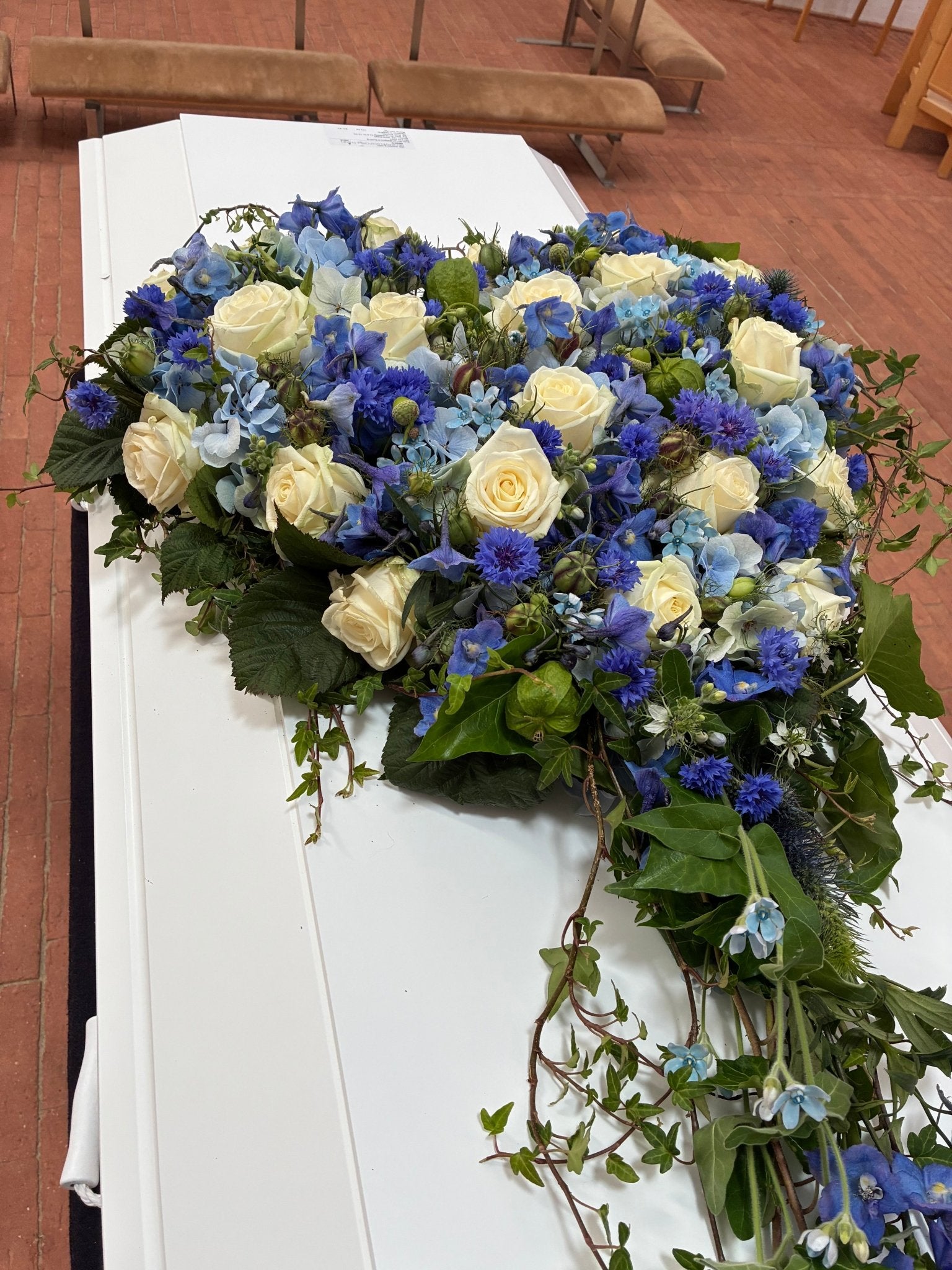 Kistedekoration - Frk. Mollies Blomsterværksted