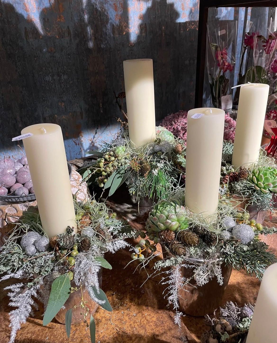 Lys Dekoration med Bloklys - Frk. Mollies Blomsterværksted